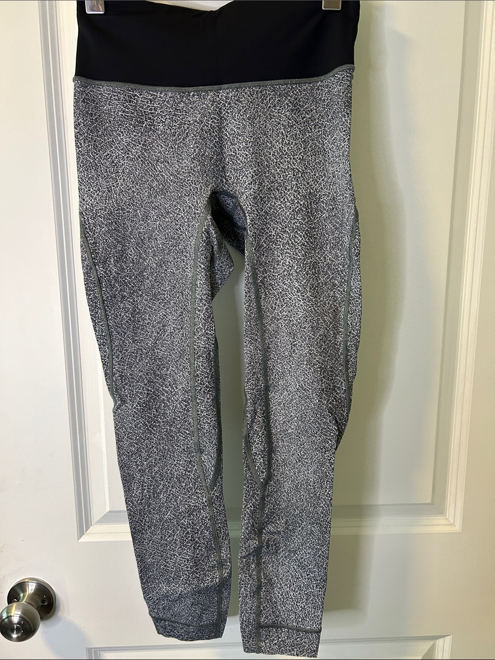 117. Lululemon athletica Black and Gray Speckle High-Rise Leggings